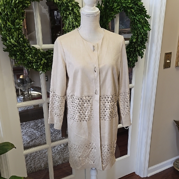 D. EXTERIOR Jackets & Blazers - D. EXTERIOR Italian Cream LaserCut jacket long sleeve silver snap closure 42 EUC